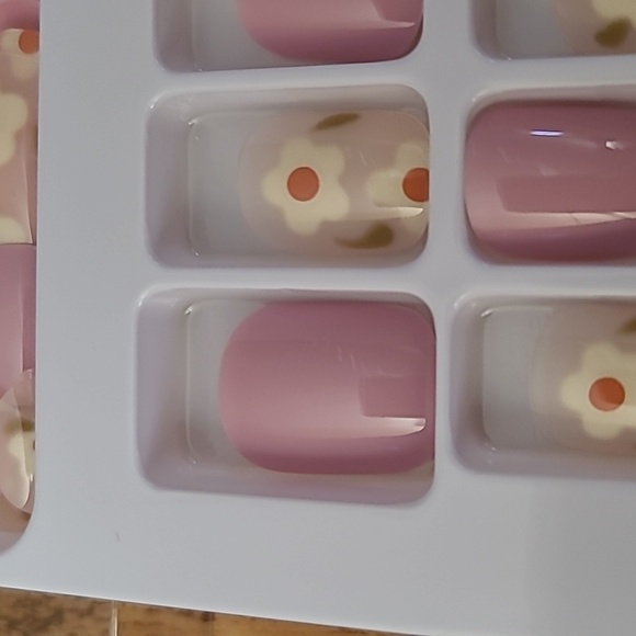 2/$16 Pink Floral Short Press On Nails - Picture 15 of 16